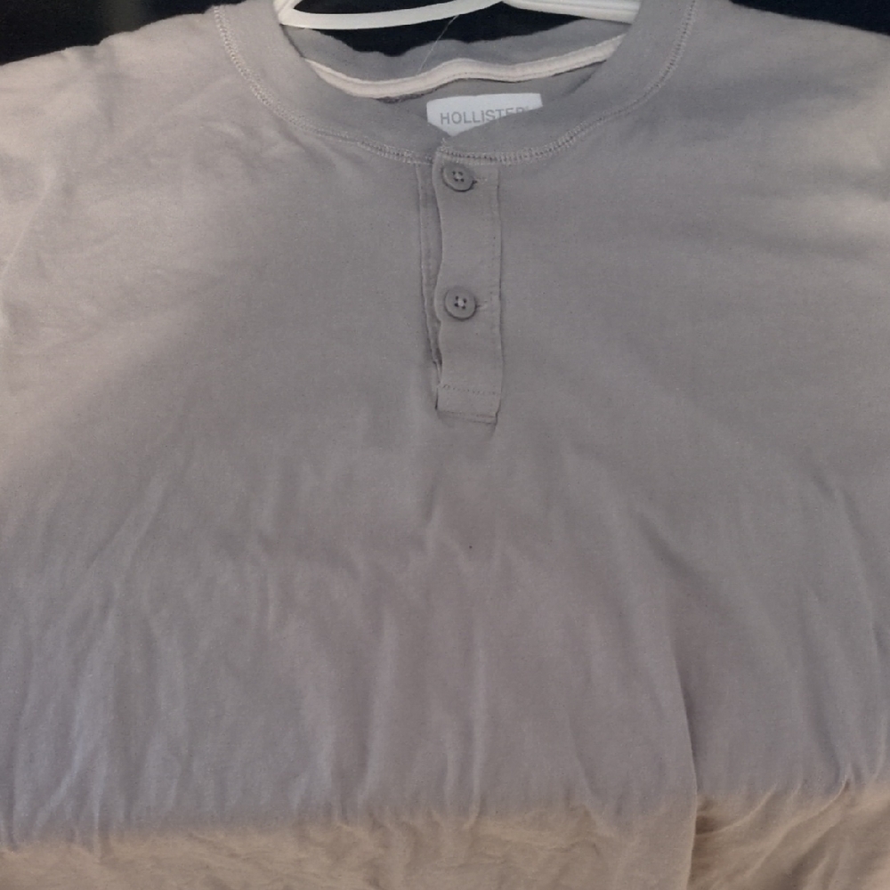 Hollister Men's Light Gray Short Sleeve Henley
